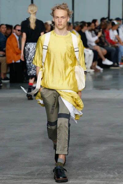 Look 16